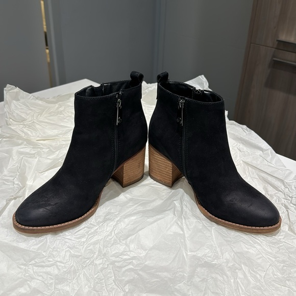 Blondo waterproof booties in size 5 - Picture 6 of 8